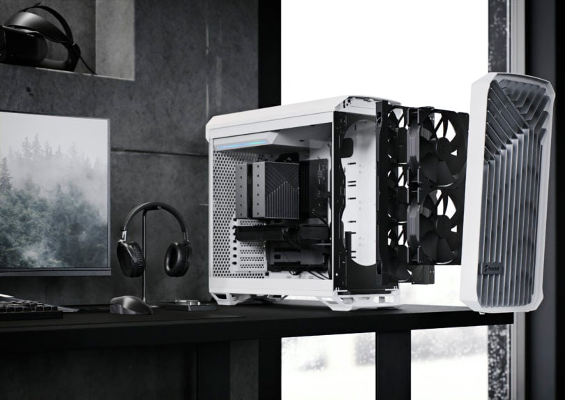 https://www.fractal-design.com/app/uploads/2021/06/Best-of-Both-Worlds-810x573.jpg